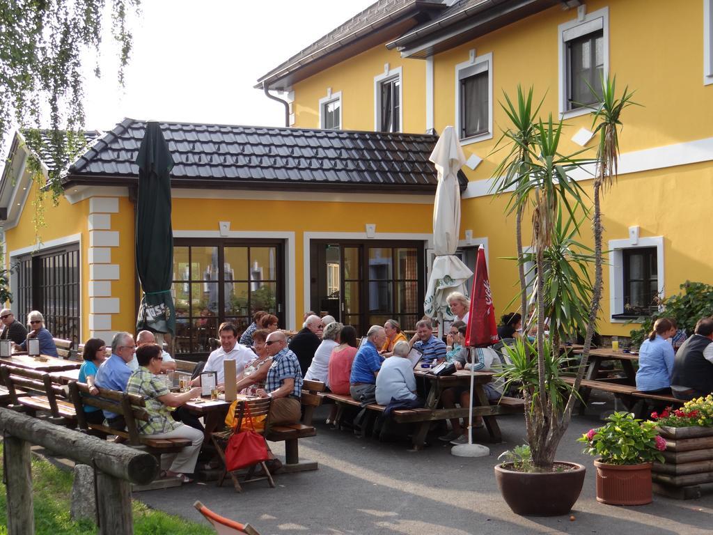 Perbersdorfer Heuriger Hotel Neuhofen an der Ybbs Exterior photo