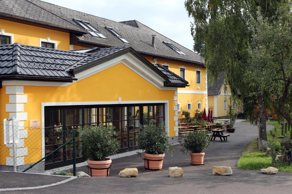 Perbersdorfer Heuriger Hotel Neuhofen an der Ybbs Exterior photo